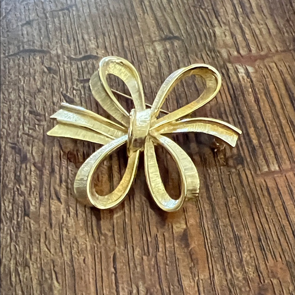 Monet Gold Ribbon Brooch
